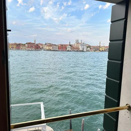 - Strepitoso Giudecca