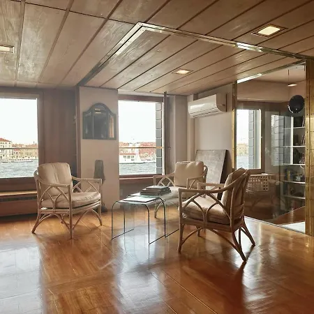 - Strepitoso Giudecca *