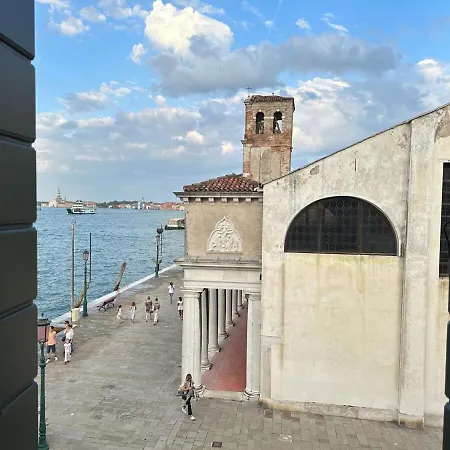 - Strepitoso Giudecca * Velence